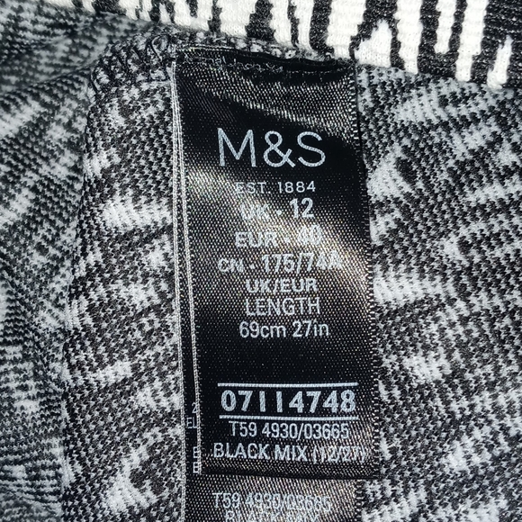 2/$20 M&S Collection black and white pattern pencil skirt - Picture 6 of 10